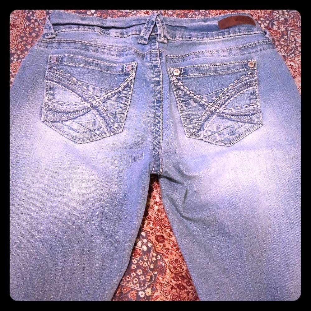 Wallflower, skinny jeans